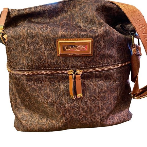 Calvin Klein Handbags - NEW Calvin Klein Raffia Messenger Bag